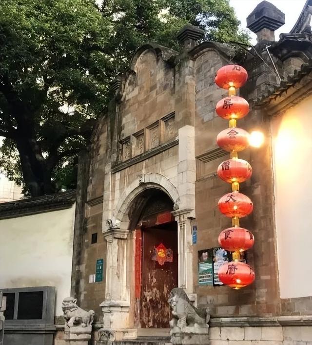 昆明十大必吃本地餐厅24小时营业（昆明这10家餐厅竟然是名人故居）(1)