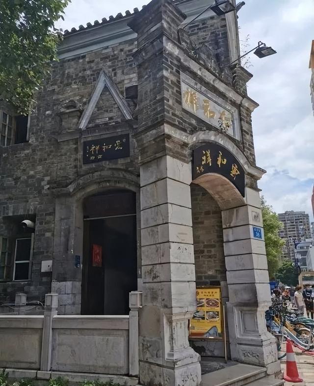 昆明十大必吃本地餐厅24小时营业（昆明这10家餐厅竟然是名人故居）(32)