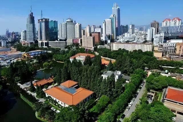 昆明十大必吃本地餐厅24小时营业（昆明这10家餐厅竟然是名人故居）(17)