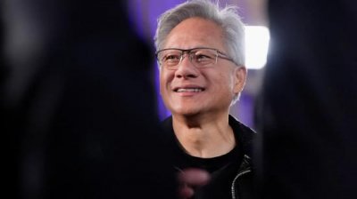 ​英伟达接连敲定AI基础设施交易，市值突破4.5万亿美元