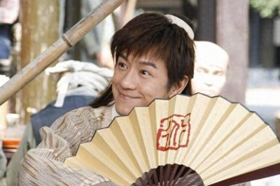 56岁陈浩民近照曝光,过度医美仍盖不住脸上的斑,皮肤差到不敢认