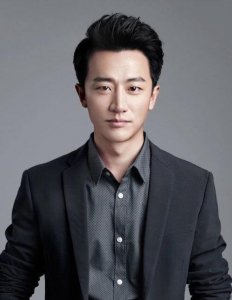 黄轩中秋节晒北京大别墅,还养着2只猫,女朋友出镜一起吃火锅