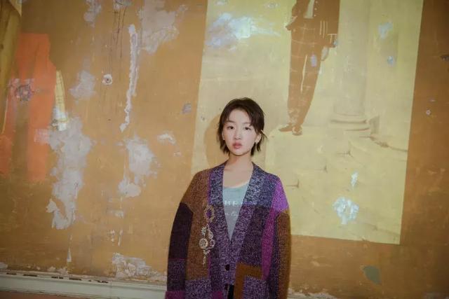 幕后之王周冬雨下巴怎么了（幕后之王女主角哪里是布小谷）(14)