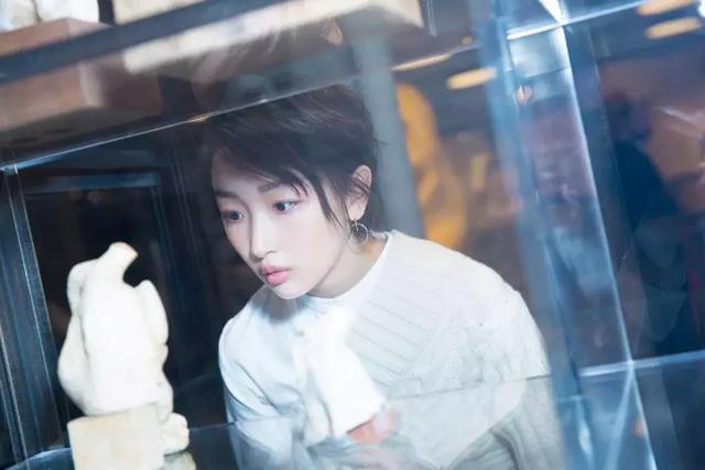 幕后之王周冬雨下巴怎么了（幕后之王女主角哪里是布小谷）(9)