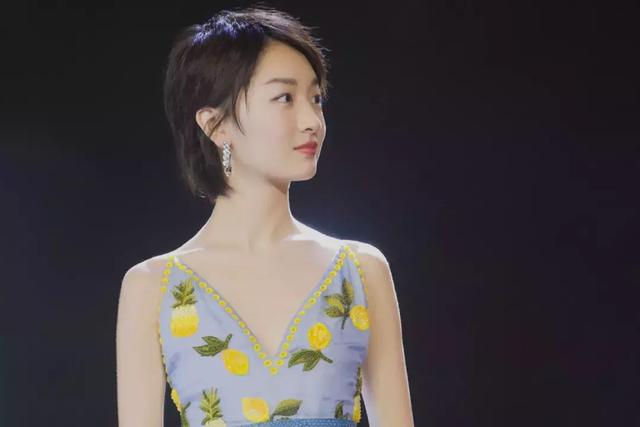 幕后之王周冬雨下巴怎么了（幕后之王女主角哪里是布小谷）(8)