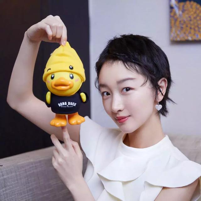 幕后之王周冬雨下巴怎么了（幕后之王女主角哪里是布小谷）(17)