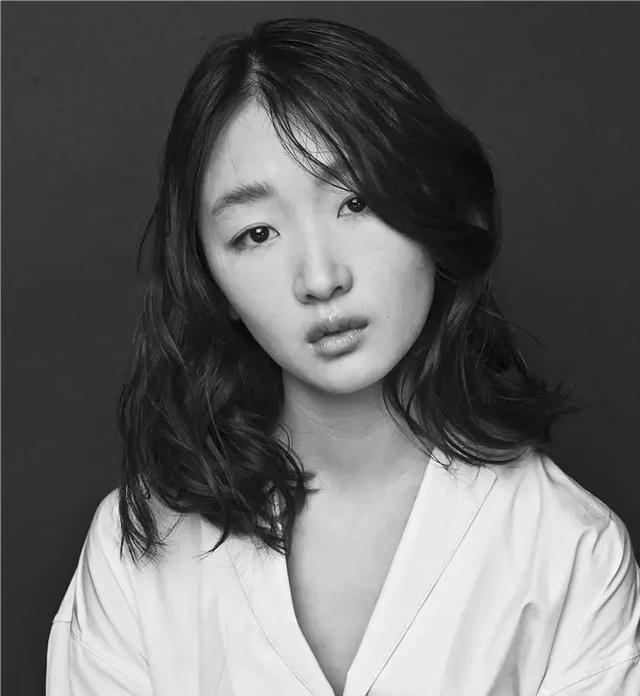 幕后之王周冬雨下巴怎么了（幕后之王女主角哪里是布小谷）(11)