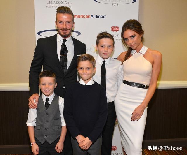 维多利亚女装神裤（作为狠角色的维多利亚）(1)