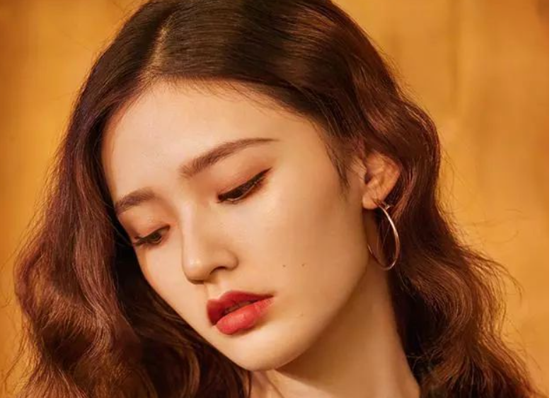 最适合黄皮的口红色号排行（黄皮肤适合什么颜色口红）(图1)