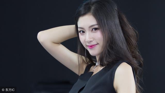 他曾被女神看不起，现在女神和他说话都小心翼翼