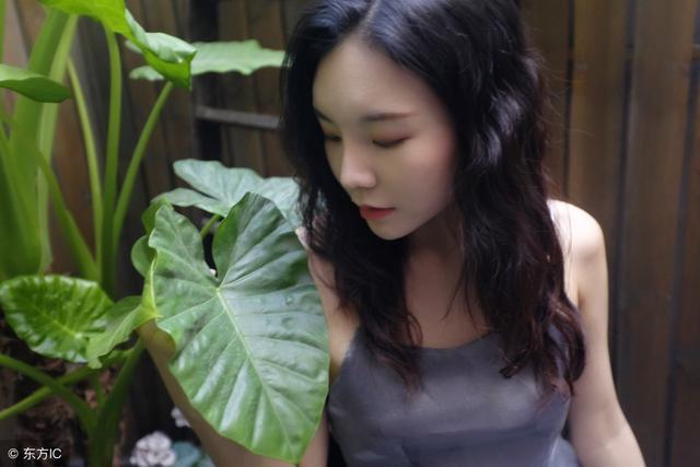 他曾被女神看不起，现在女神和他说话都小心翼翼