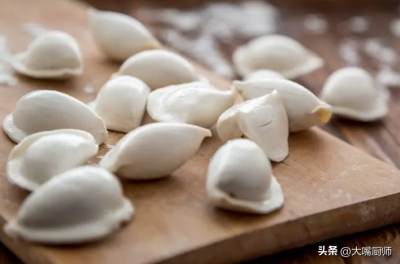 ​冰冻饺子的煮法，切记不要直接下锅，教你3妙招，个个不粘锅不破皮