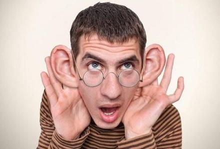 有些的人耳朵可以动来动去是怎么回事（是怎么解释的）