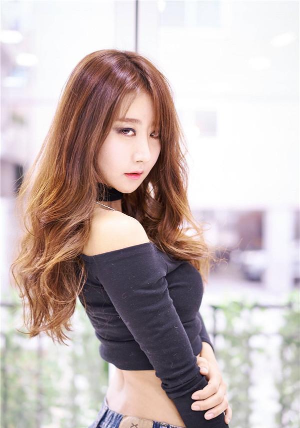 破洞牛仔, 性感迷人朴贤善