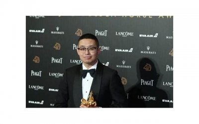 ​恋情看似与他人与对方的感情纠缠，实质上是与自我的纠缠