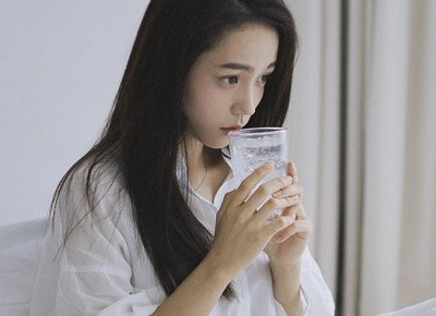 ​一个人越是没钱，就越要大方地在两方面投资，才是真聪明