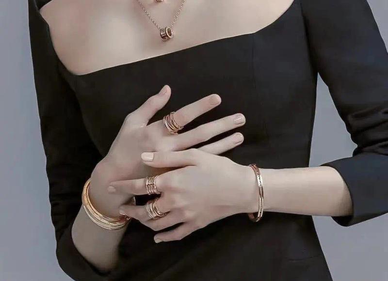 情侣之间提升感情的最好的方式(增进情侣感情的十个问题)