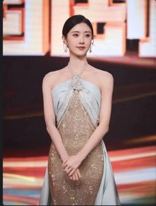 国剧盛典上的曹斐然:璀璨星光,优雅绽放